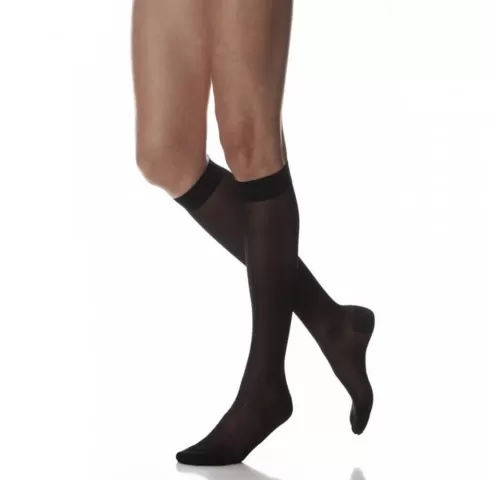 12-Ciorapi-medicali-pana-la-genunchi-cu-compresie-de-18-22-mmHg-si-140-DEN--NursingCare---MN31