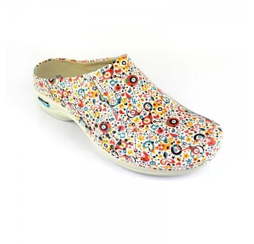 9-Saboti-medicali-din-piele-naturala--lavabili--Nursingcare-Wash-Go-Berlin--Bugs-Animated-2